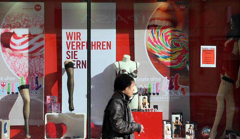 Strumpfhosen in allen Größen bei Beate Uhse. Vibratoren, für die dasselbe gilt.