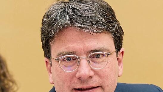 Der SPD-Landtagsabgeordnete Florian von Brunn kritisiert Markus S&ouml;der im Zusammenhang mit der Gastro-Steuersenkung.