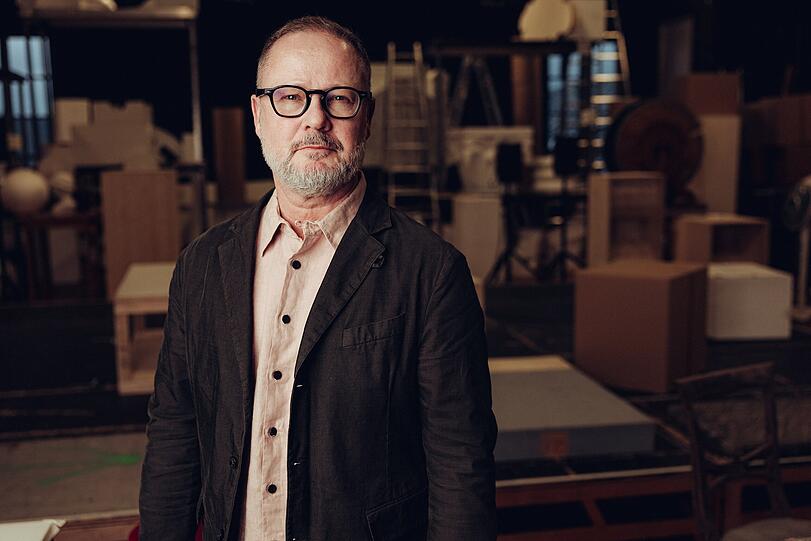 Andreas Beck ist geboren in M&uuml;lheim/Ruhr. Er studierte Kunstgeschichte, Soziologie und Theaterwissenschaft in M&uuml;nchen und Bologna. Seit der Saison 2019/2020 ist er Intendant am Bayerischen Staatsschauspiel (Residenztheater).