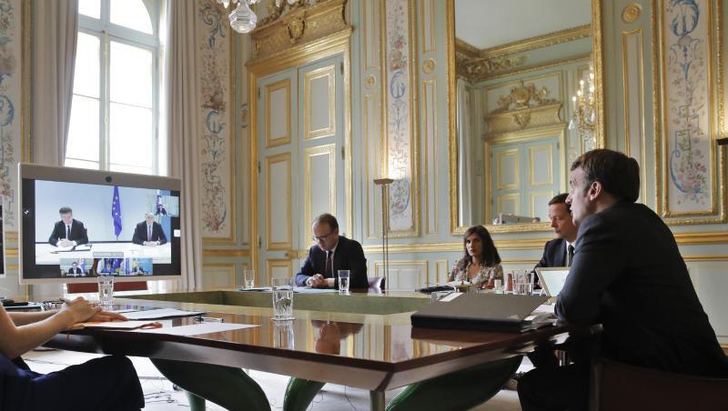 Frankreichs Präsident Emmanuel Macron konferiert mit Serbiens Präsident Vucic, dem kosovarischen Ministerpräsident Hoti und EU-Politikern. Frankreichs Präsident Emmanuel Macron konferiert mit Serbiens Präsident Vucic, dem kosovarischen Ministerpräsident Hoti und EU-Politikern.