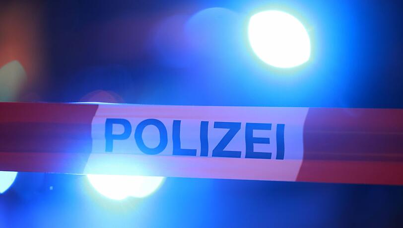 Nach einem bewaffneten Überfall auf eine Tankstelle in Pfaffenhofen sitzt ein 16-Jähriger in Untersuchungshaft. (Symbolbild)