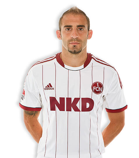 Javier Pinola
Note 3: Pino hat in jedem Fall den Sympathiebonus. Spätestens seit dem Abstieg in die Zweite Liga und seinem Verbleib beim Club, lieben ihn die Fans. Von dieser erfolgreichen Zeit zehrt der Argentinier noch ein bisschen. Aber den Zenit hat er wohl überschritten.