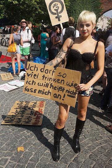 Beim Slutwalk wird in München und vielen anderen Städten gegen sexuelle Unterdrückung demonstriert: Hier die Bilder vom Sendlinger Tor.