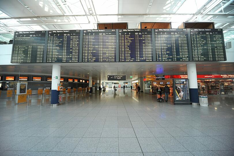 Der Warnstreik am Münchner Flughafen bringt fast den gesamten Betrieb zum erliegen. Die Bilder.