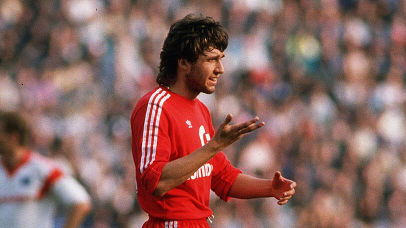 Jürgen Wegmann - 1989/90: Jürgen Wegmann meisterte in der Vergangenheit nicht nur den brisanten Wechsel von Dortmund zum FC Schalke 04, sondern wagt 1989 den Schritt aus München zum BVB.