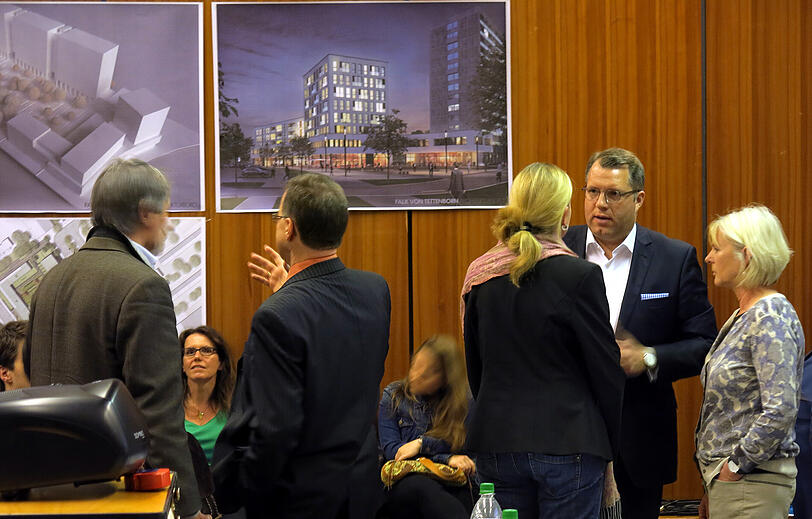 Bei der Versammlungen wurden die Entwürfe für das Sparkassen-Gelände diskutiert und bewertet.