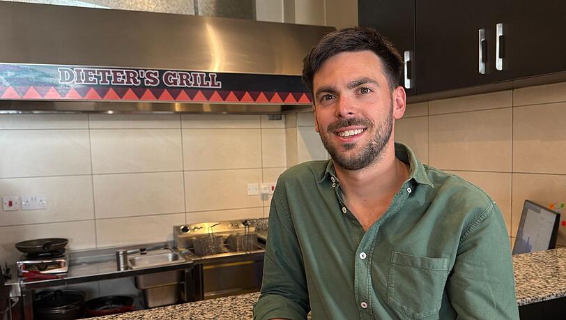 Vor knapp einem Jahr er&ouml;ffnete Fabian F&ouml;rster "Dieters Grill", ein kleines Imbissrestaurant in Nairobi.