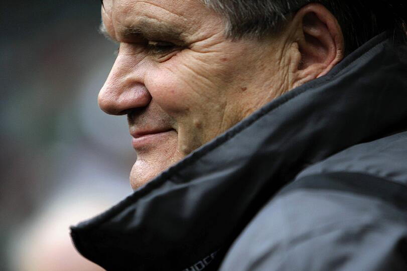 &bdquo;Der Butterkuchen hier ist wirklich ausgezeichnet. Den hat bestimmt Frau Demuth gebacken.&ldquo; (auf einer Pressekonferenz in St. Pauli, Trainer der Hamburger war Dietmar Demuth)