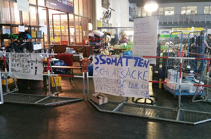 Der Münchner Hauptbahnhof am Montagmorgen. Die Lage hat sich im Vergleich zum Wochenende deutlich beruhigt.