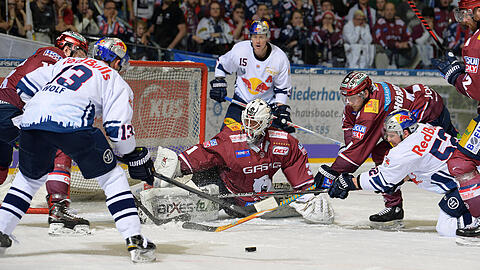 Auf in den finalen Kampf: Die Teams des EHC Red Bull München (in Weiß) und der Eisbären Berlin treffen heute zum Showdown aufeinander.
