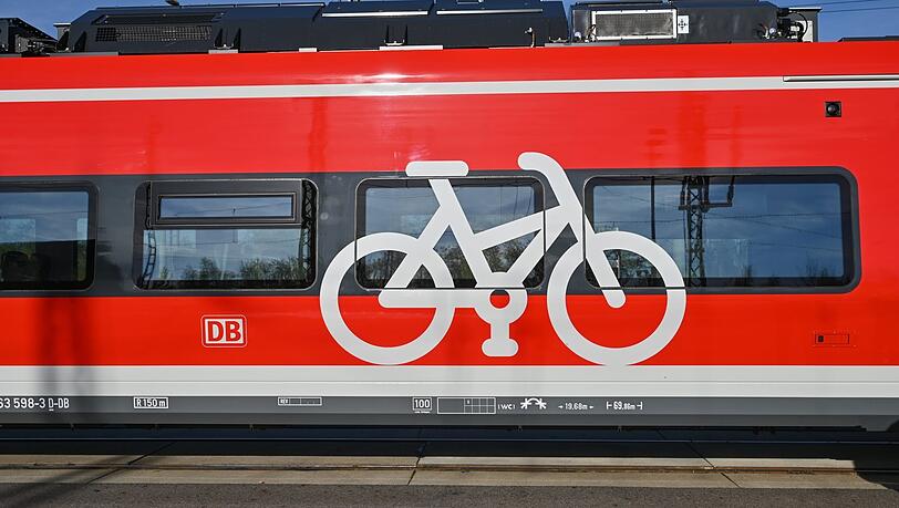 In Zugabteilen wie diesen kann man ab 10. Dezember für ein Euro sein Radl mitnehmen - leider mit vielen Ausnahmen.