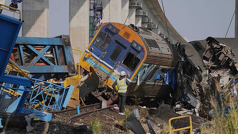 Zahlreiche Teams waren an den Bergungsarbeiten beteiligt.