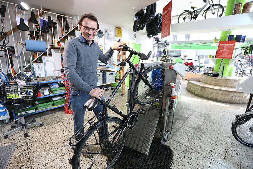 Auch eine Fahrradwaschanlage gibt es in Dominic Staats Laden.