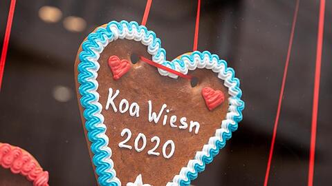 Auch ein Teil der "Wirtshaus-Wiesn": Ein Lebkuchenherz mit der Aufschrift "Koa Wiesn 2020".