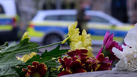 An der Zufahrt zur Grimmaischen Stra&szlig;e wurden Blumen abgelegt.