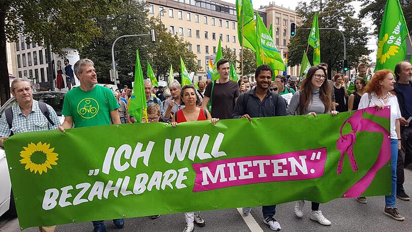 Motto: ausspekuliert! Am Samstag kamen um die 10.000 Menschen zur großen Demo gegen Spekulanten, Mietwahnsinn und für mehr Mieterschutz nach München.