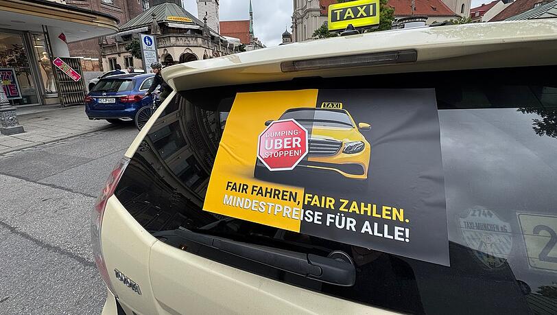 "Die Zeit der Zurückhaltung ist nur vorbei. Wir kämpfen um unsere Existenz. Dieter Reiter, Sie werden von uns hören", heißt es beim Taxiverband. "Die Zeit der Zurückhaltung ist nur vorbei. Wir kämpfen um unsere Existenz. Dieter Reiter, Sie werden von uns hören", heißt es beim Taxiverband.