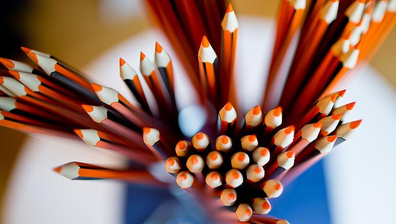 Der Schreibgerätehersteller Staedtler will Standorte schließen (Archivbild).