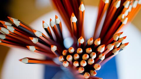 Der Schreibgerätehersteller Staedtler will Standorte schließen (Archivbild).