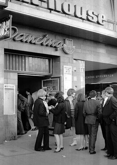 Der Eingang des PN-Clubs an der Leopoldstraße.