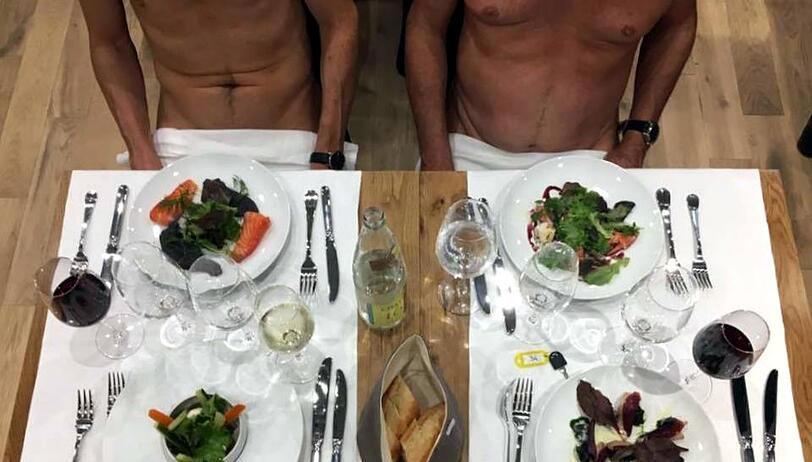 Vorsicht, bitte nicht kleckern! Im Nacktrestaurant "O'naturel" in Paris wird nackt gegessen...