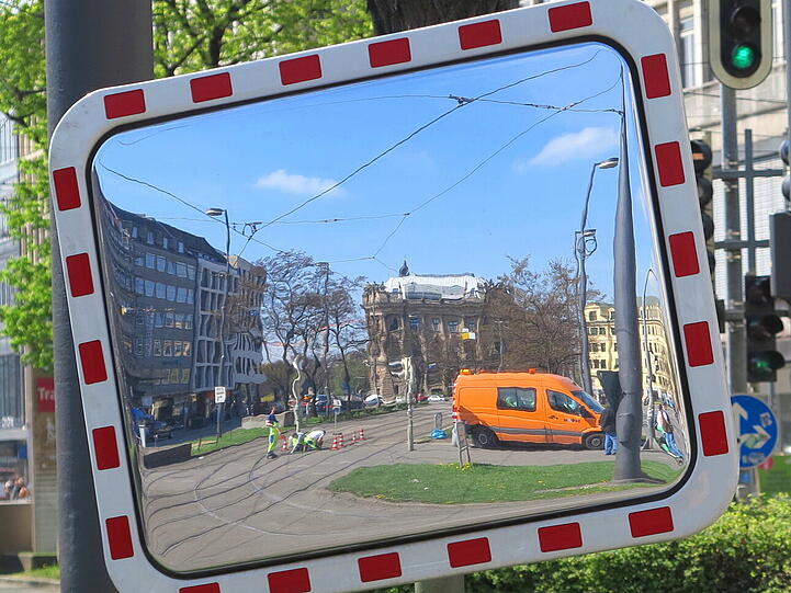 Was sein muss, muss sein: Bei der Trambahn am Stachus wird Frühjahrsputz gemacht. AZ-Leser Djordje Matkovic hat viele schöne Innenstadt-Impressionen eingefangen. Klicken Sie sich durch die Bilder.