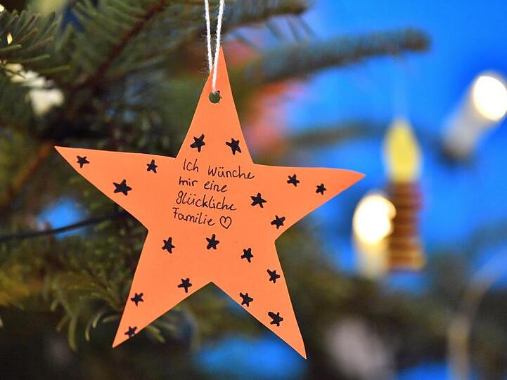 Insbesondere in der Weihnachtszeit zeigen sich fehlende soziale Kontakte und Menschen spüren stärker ihre Einsamkeit.