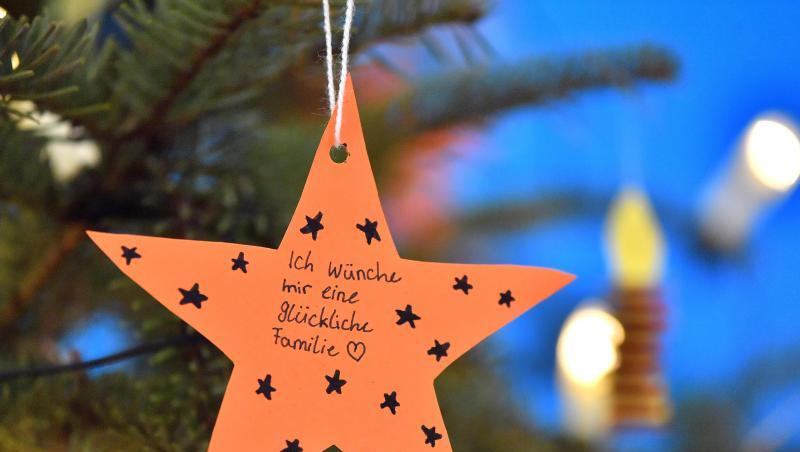 Insbesondere in der Weihnachtszeit zeigen sich fehlende soziale Kontakte und Menschen spüren stärker ihre Einsamkeit. Insbesondere in der Weihnachtszeit zeigen sich fehlende soziale Kontakte und Menschen spüren stärker ihre Einsamkeit.