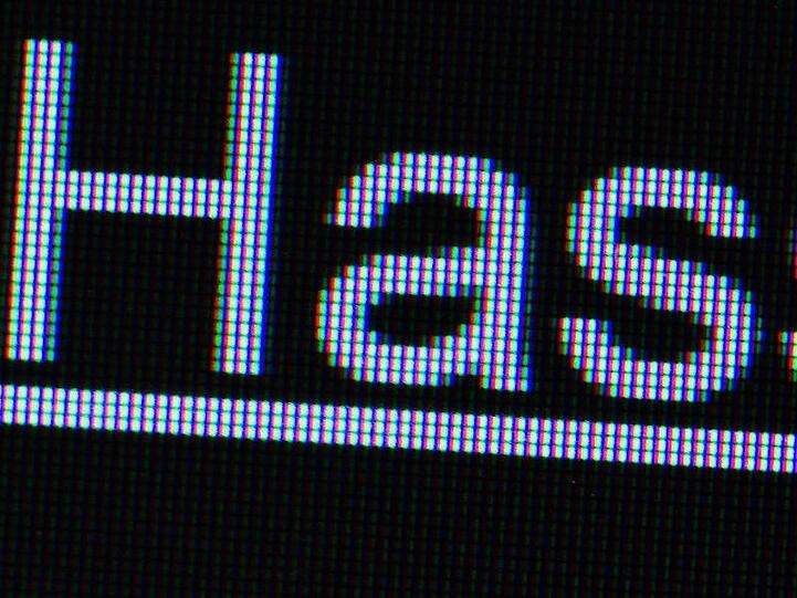Der Hashtag #Hass auf einem Bildschirm.