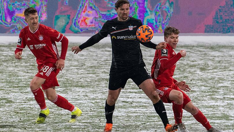 Der FC Bayern II geht im Nachholspiel gegen Zwickau als Gewinner vom verschneiten Platz. Der FC Bayern II geht im Nachholspiel gegen Zwickau als Gewinner vom verschneiten Platz.