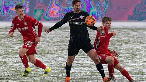 Der FC Bayern II geht im Nachholspiel gegen Zwickau als Gewinner vom verschneiten Platz.