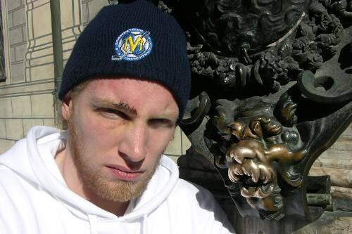 Sechs Stiche: Die Platzwunde, die EHC-Keeper Joey Vollmer erlitt.