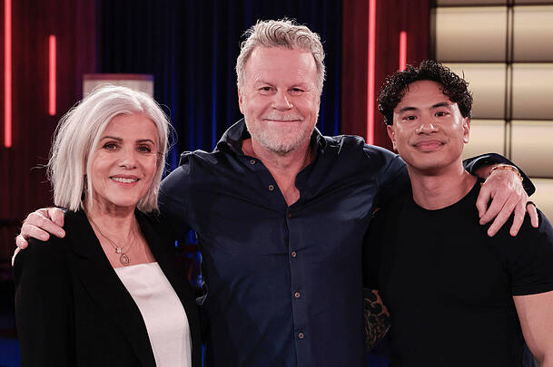 Birgit Schrowange, Jenke von Wilmsdorff und der Comedian Tutty Tran in der WDR-Sendung "K&ouml;lner Treff".