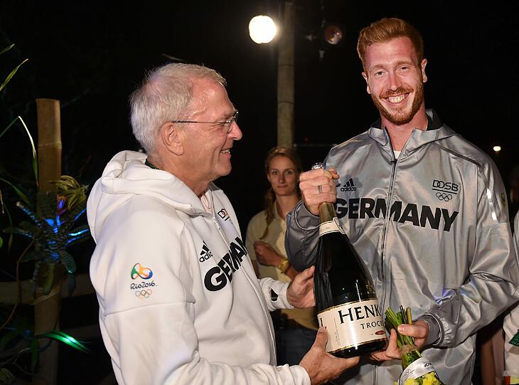 Die bisher überraschendste Goldmedaille hat wohl Christoph Harting geholt. Der jüngere Bruder von Diskus-Riese Robert Harting gewann sensationell Gold im Diskuswettbewerb.