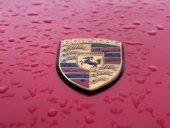Die Prämie wird an rund 25 000 Mitarbeiter der Porsche AG in Deutschland ausgezahlt.
