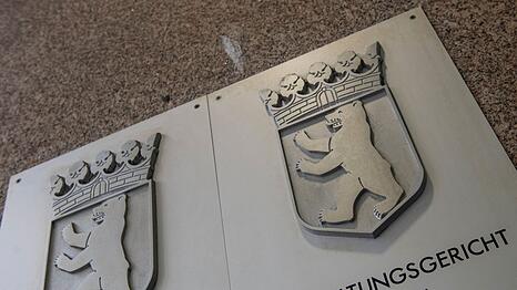 Die Medienanstalt Berlin-Brandenburg darf nach einem Urteil das Instagram-Angebot einer Erotikdarstellerin aus Jugendschutz-Gr&uuml;nden nicht komplett verbieten. (Symbolfoto)