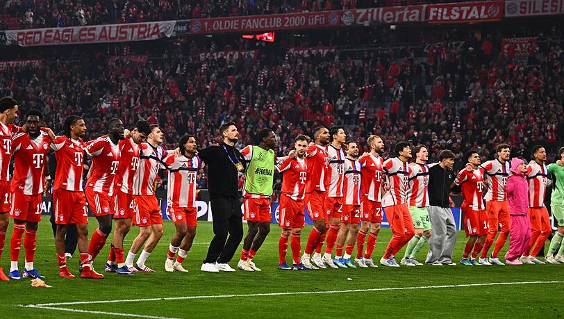Die Stars des FC Bayern lassen sich feiern.