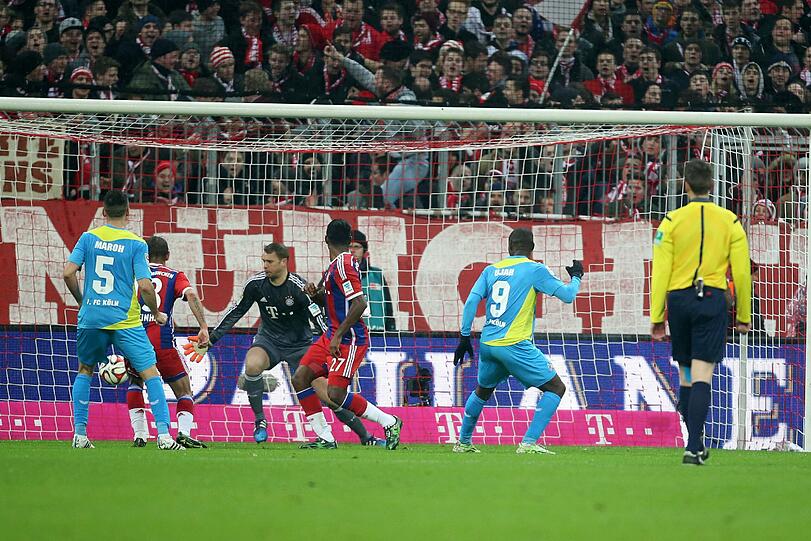 MANUEL NEUER Note 2: Hielt sich mit Skipping an der Mittellinie warm (40.), war beim ersten Gegentor nach über 400 Minuten dennoch chancenlos. Hielt nach einer knappen Stunde zwei Mal glänzend, dafür gab es nach Schlusspfiff die erste Umarmung von Pep Guardiola.
