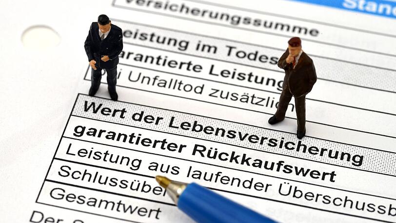 Versicherungsverträge sollten vor Abschluss genau geprüft werden &ndash; sonst drohen möglicherweise unliebsame Überraschungen.