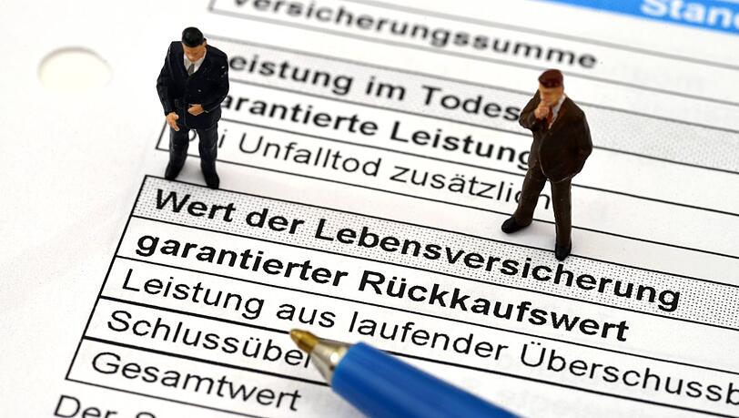 Versicherungsverträge sollten vor Abschluss genau geprüft werden – sonst drohen möglicherweise unliebsame Überraschungen. Versicherungsverträge sollten vor Abschluss genau geprüft werden – sonst drohen möglicherweise unliebsame Überraschungen.