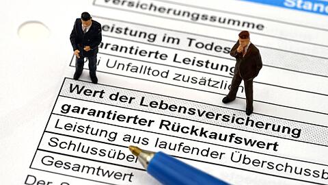 Versicherungsverträge sollten vor Abschluss genau geprüft werden &ndash; sonst drohen möglicherweise unliebsame Überraschungen.