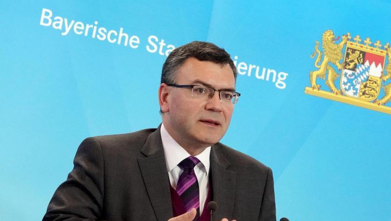Staatsminister Florian Herrmann (CSU) spricht auf einer Pressekonferenz. Foto: Peter Kneffel/Archiv Staatsminister Florian Herrmann (CSU) spricht auf einer Pressekonferenz. Foto: Peter Kneffel/Archiv