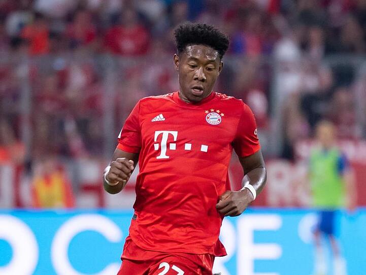 David Alaba spielt den Ball. Foto: Sven Hoppe/Archiv