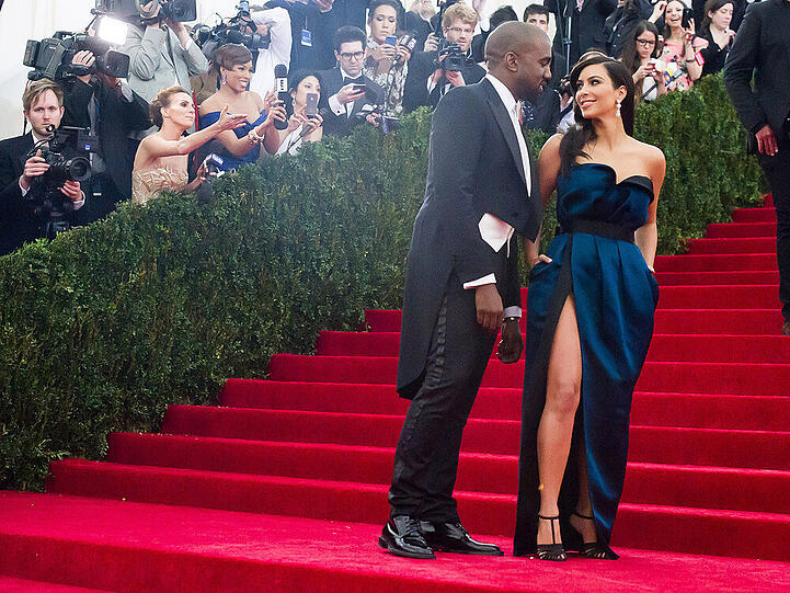 Kim Kardashian und Ehemann Kanye West auf dem roten Teppich