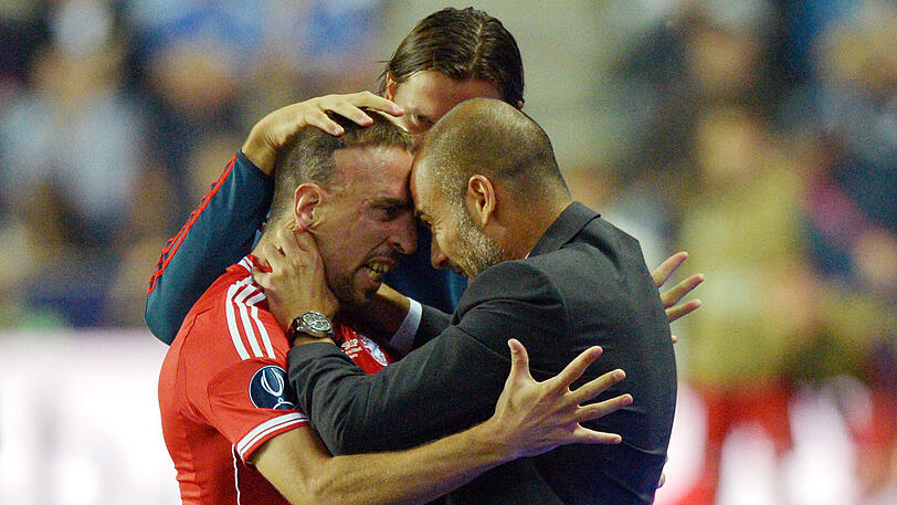 30. August 2013: Revanche gegen den FC Chelsea beim Sieg im Uefa-Supercup. Ribéry feiert mit Bayern-Trainer Pep Guardiola seinen Treffer zum zwischenzeitlichen 1:1 (Endstand 5:4 im Elfmeterschießen).