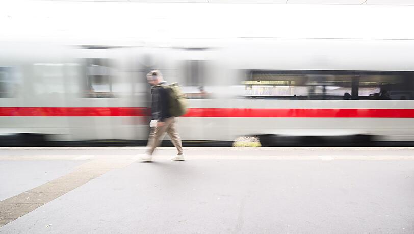 Das vergangene Jahr war für die Bahn und ihre Kundinnen und Kunden vor allem von der hohen Unpünktlichkeit geprägt.