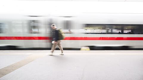 Das vergangene Jahr war für die Bahn und ihre Kundinnen und Kunden vor allem von der hohen Unpünktlichkeit geprägt.