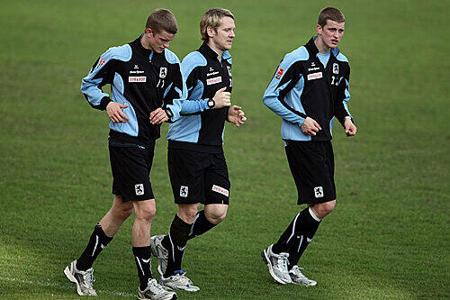 Wie lange spielen Lars (rechts) und Sven Bender (links) noch gemeinsam beim TSV 1860?