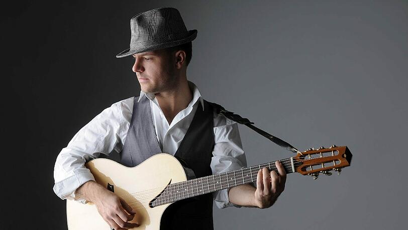 Sebastian Schwarzbach spielt in Schwabing Sebastian Schwarzbach spielt in Schwabing