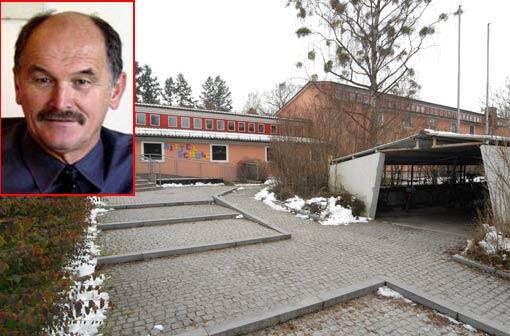 Mittelschule an der Haldenbergerstraße in Moosach. Gerhard Zimmermann (kleines Bild) vom Staatlichen Schulamt sagt: "Der Schulleiter hat vollkommen richtig gehandelt."